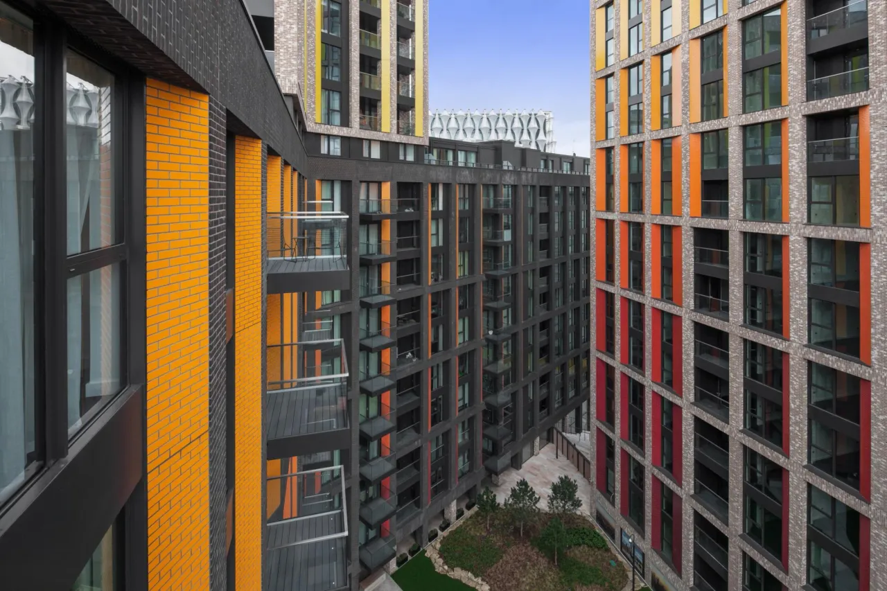 Charles Clowes Walk, London, SW11, photo 2