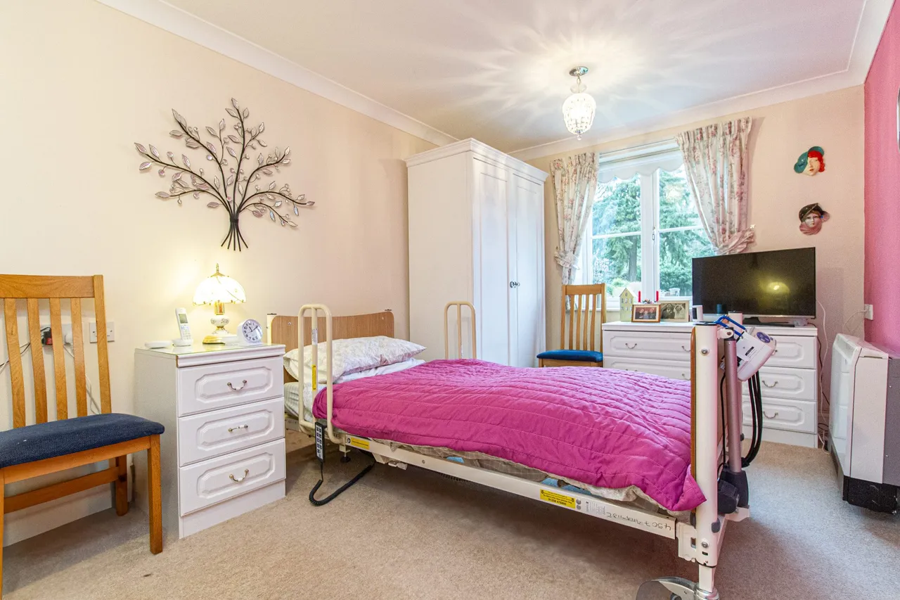 Cadogan Court Branksomewood Road, Fleet, GU51 4JT, photo 6