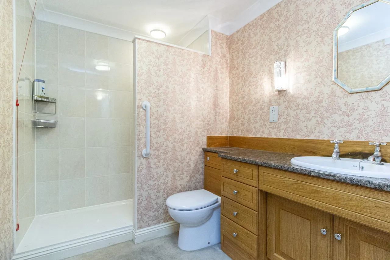 Cadogan Court Branksomewood Road, Fleet, GU51 4JT, photo 9