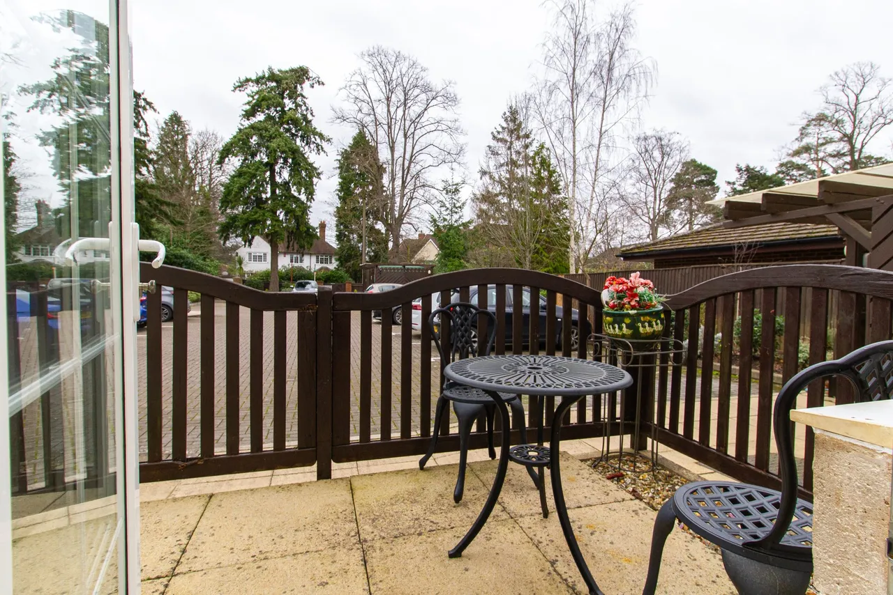 Cadogan Court Branksomewood Road, Fleet, GU51 4JT, photo 2