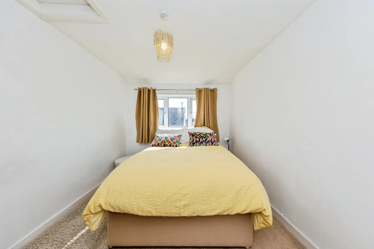 Heol Tregwyr, Llansaint, SA17, photo 13