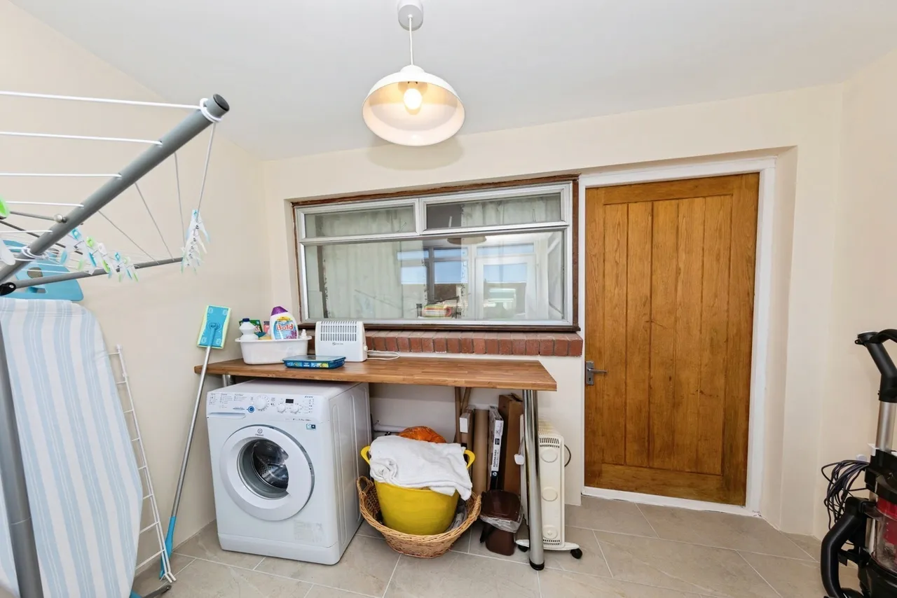 Heol Tregwyr, Llansaint, SA17, photo 11