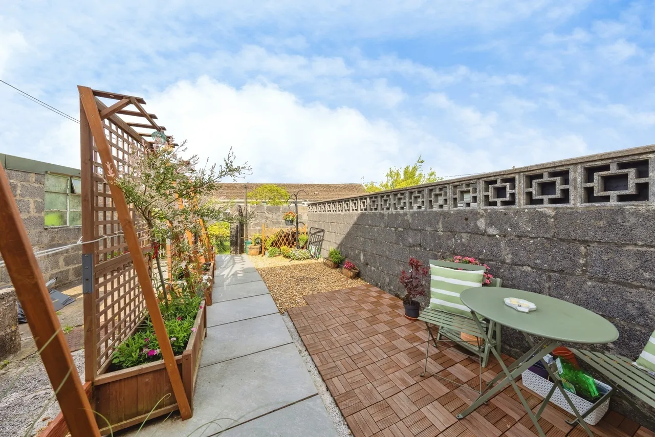 Heol Tregwyr, Llansaint, SA17, photo 18