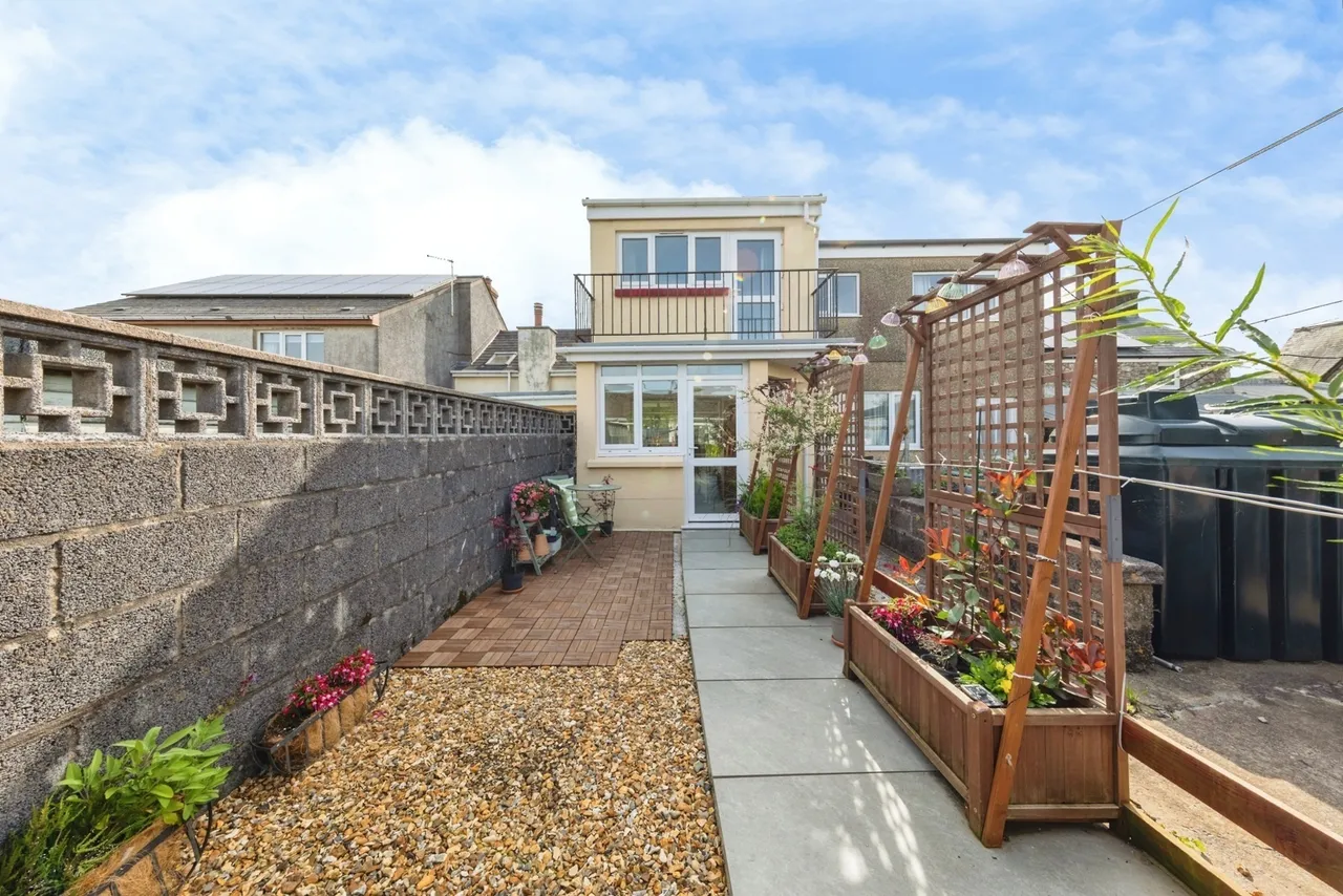 Heol Tregwyr, Llansaint, SA17, photo 17