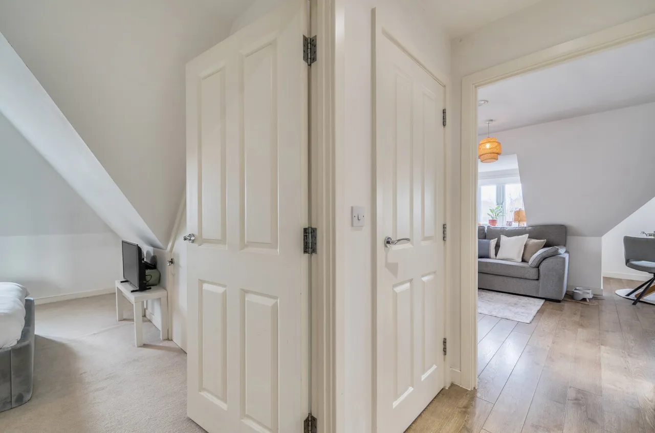 Greenwood Place, Hersham, KT12, photo 5