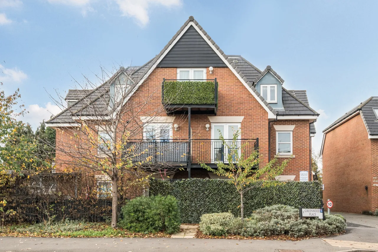 1 bed flat for sale, Greenwood Place, Hersham, KT12