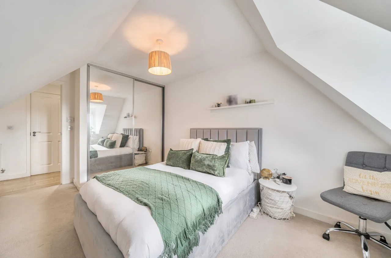 Greenwood Place, Hersham, KT12, photo 8