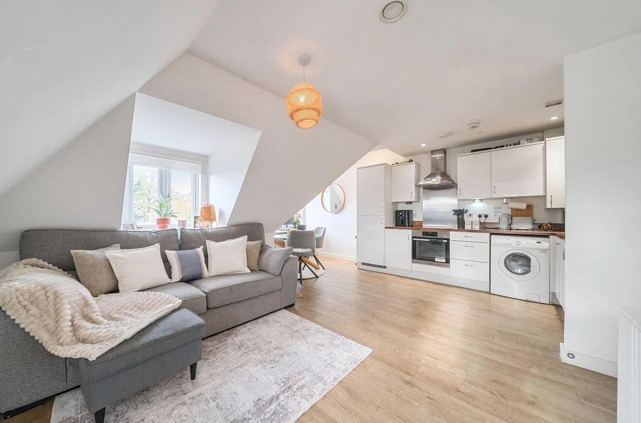 Greenwood Place, Hersham, KT12, photo 4