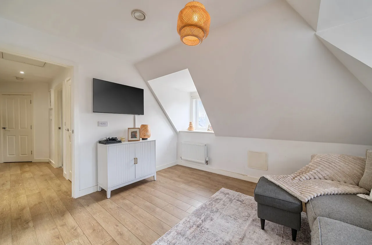 Greenwood Place, Hersham, KT12, photo 12