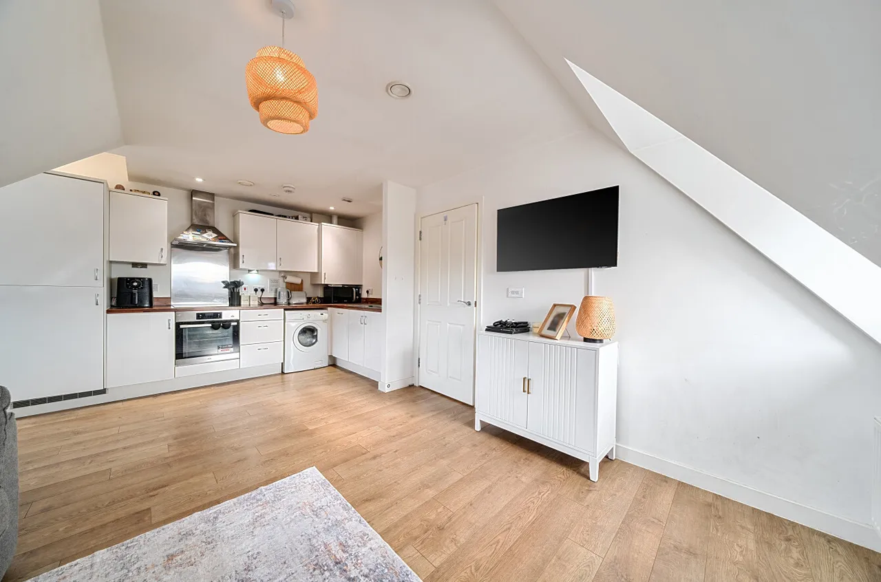 Greenwood Place, Hersham, KT12, photo 13