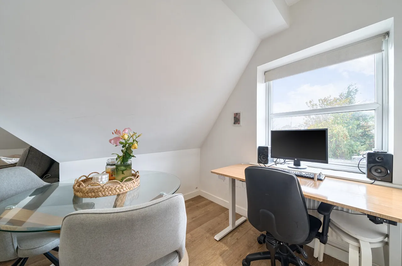 Greenwood Place, Hersham, KT12, photo 10