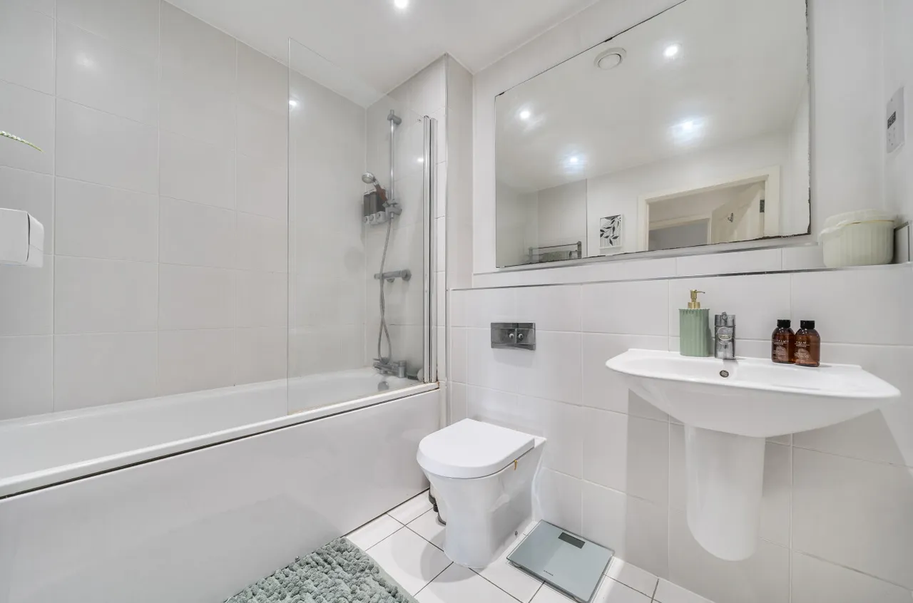 Greenwood Place, Hersham, KT12, photo 7