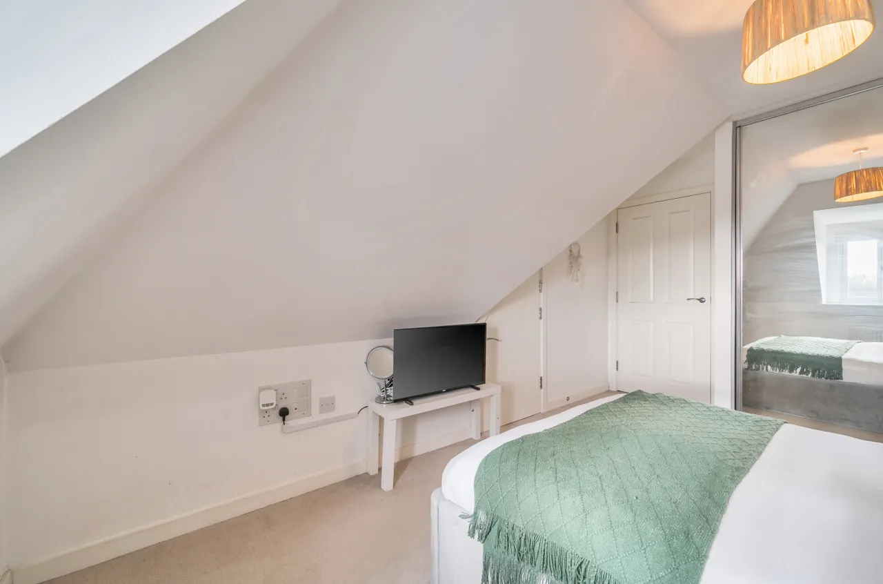 Greenwood Place, Hersham, KT12, photo 15