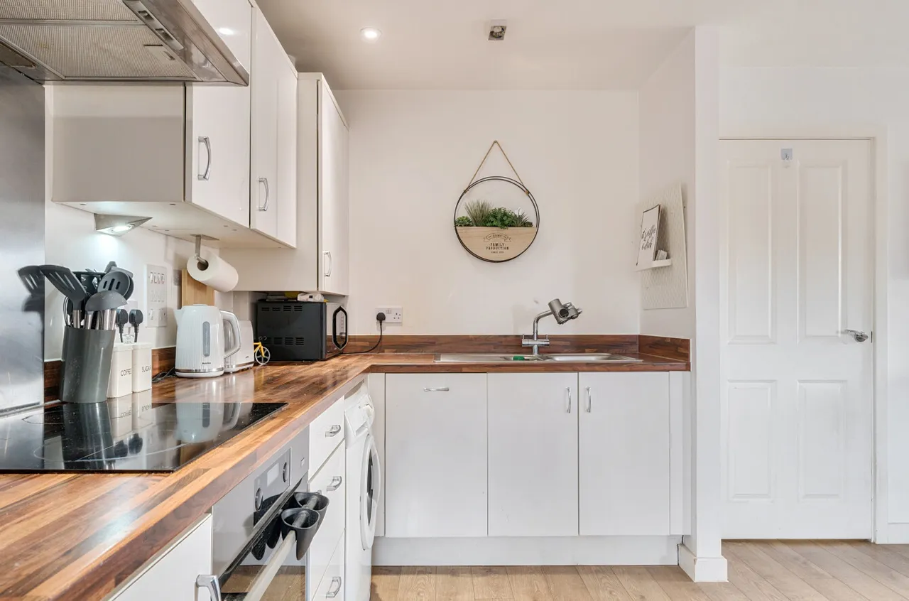 Greenwood Place, Hersham, KT12, photo 11