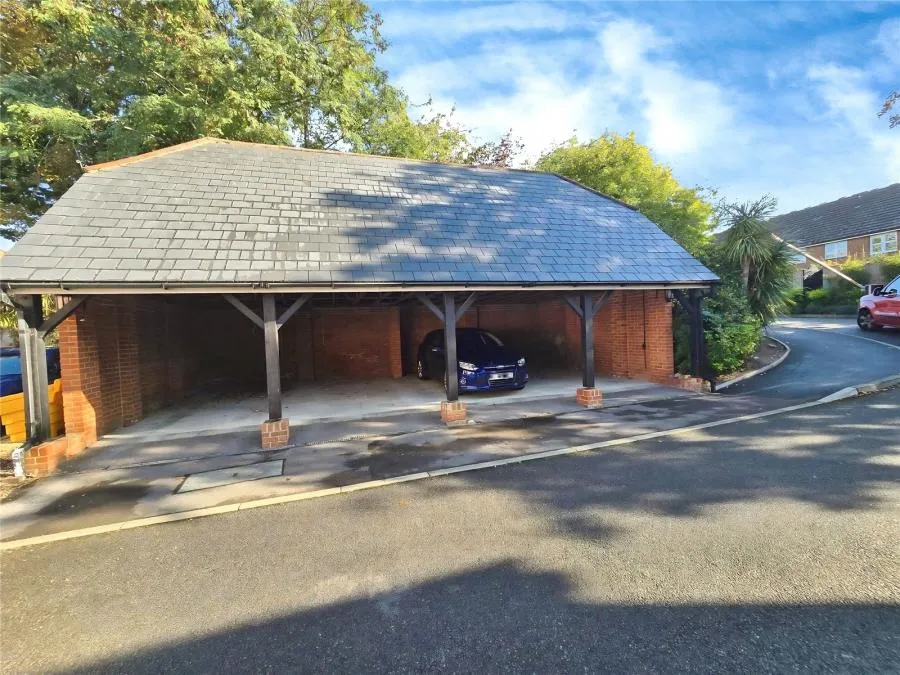 Sandhills Lane, Virginia Water, GU25, photo 10