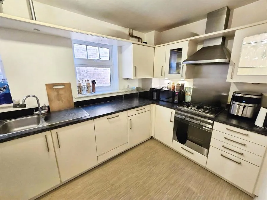 Sandhills Lane, Virginia Water, GU25, photo 6
