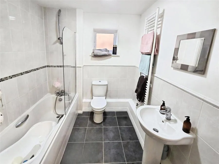 Sandhills Lane, Virginia Water, GU25, photo 8