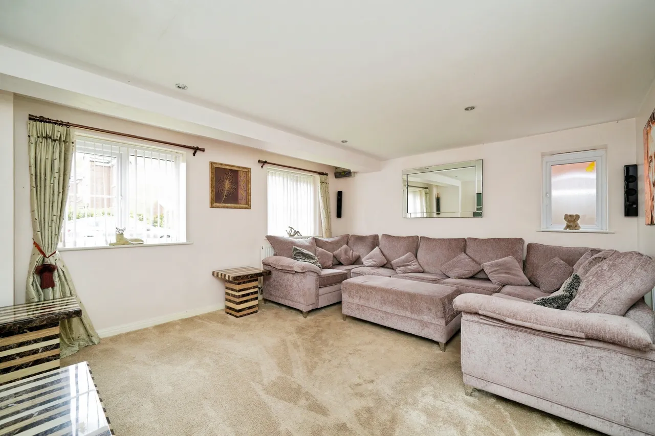 Chadwick Lane, Widnes, WA8, photo 2