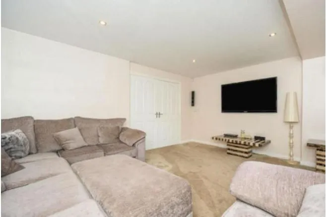 Chadwick Lane, Widnes, WA8, photo 15