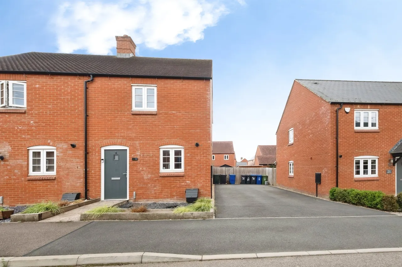 2 bed house for sale — Hexham Street, Towcester