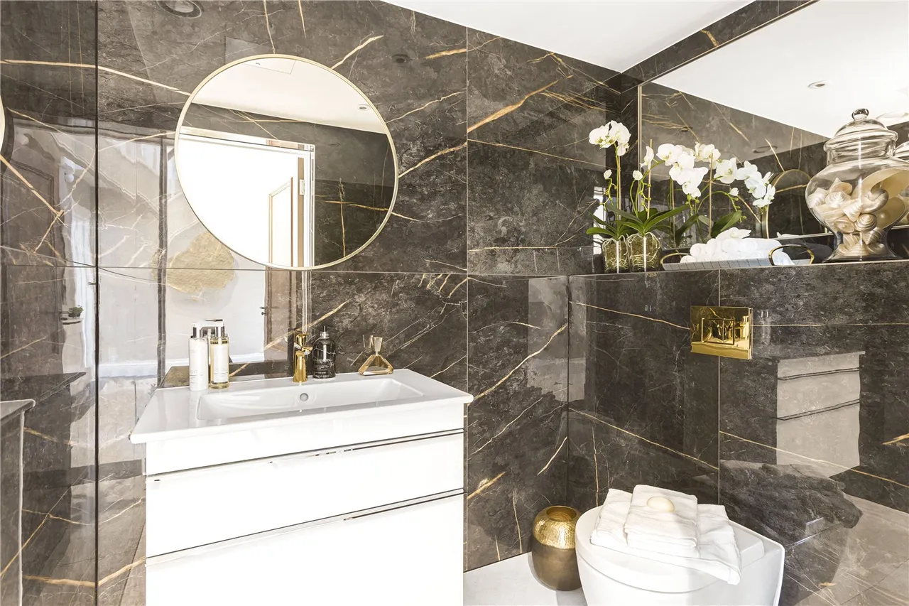 The Ridgeway, Cuffley, Hertfordshire, EN6 4AX, photo 13