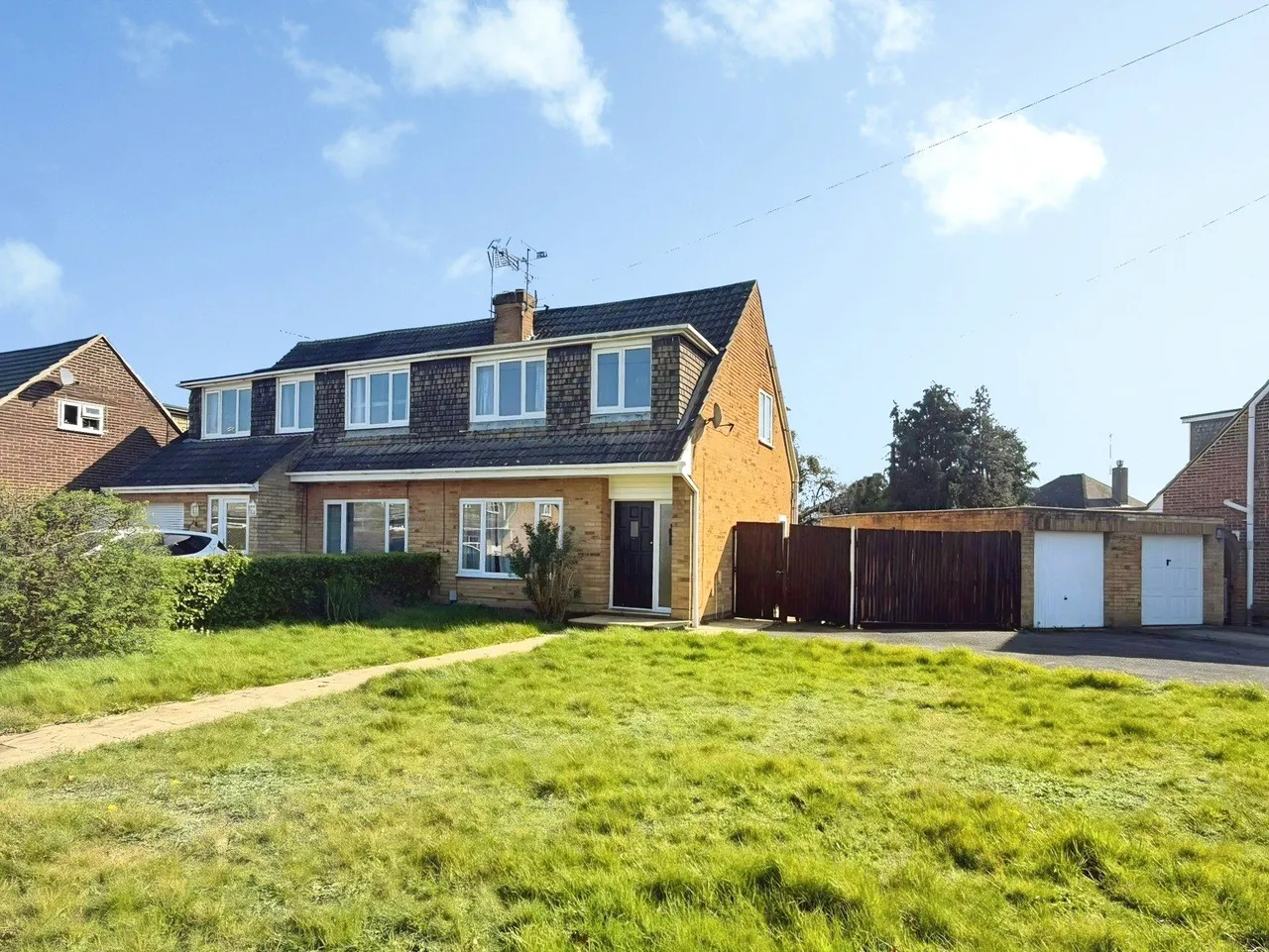 3 bed house for sale, Robert Way, Mytchett, GU16