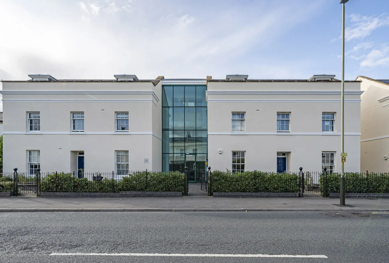 1 bed flat for sale — Regency Square, Tryes Road, GL50 2DP