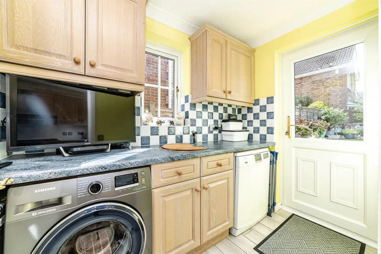 The Cornfields, Hatch Warren, Basingstoke, photo 12