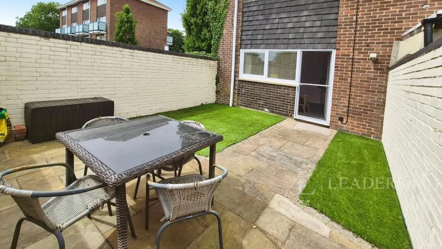 2 bed flat for sale, Bishopsfield Road, Fareham, PO14