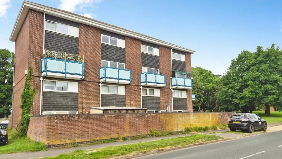 Bishopsfield Road, Fareham, PO14, photo 2