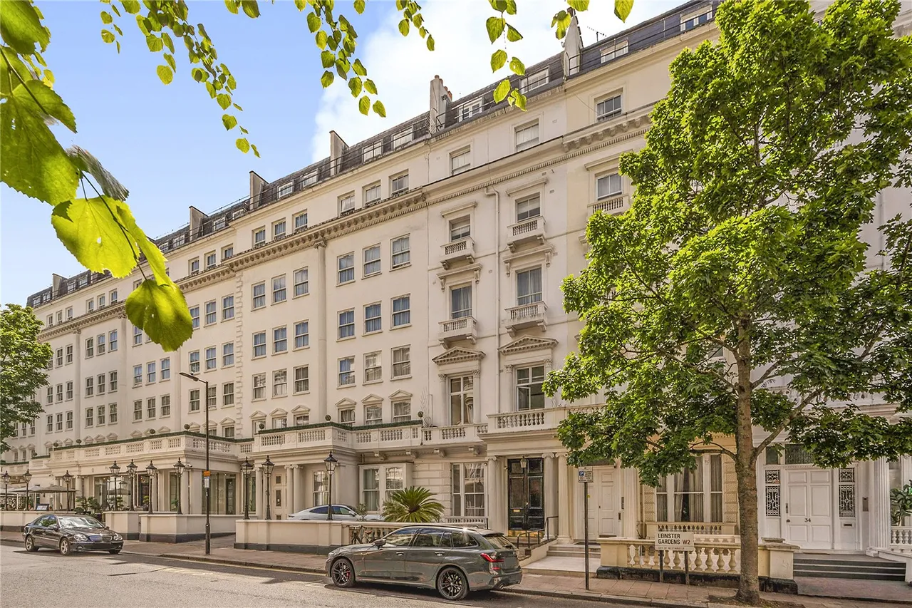 2 bed flat for sale, A bright two-bedroom duplex with a private patio garden, moments from Hyde Park
