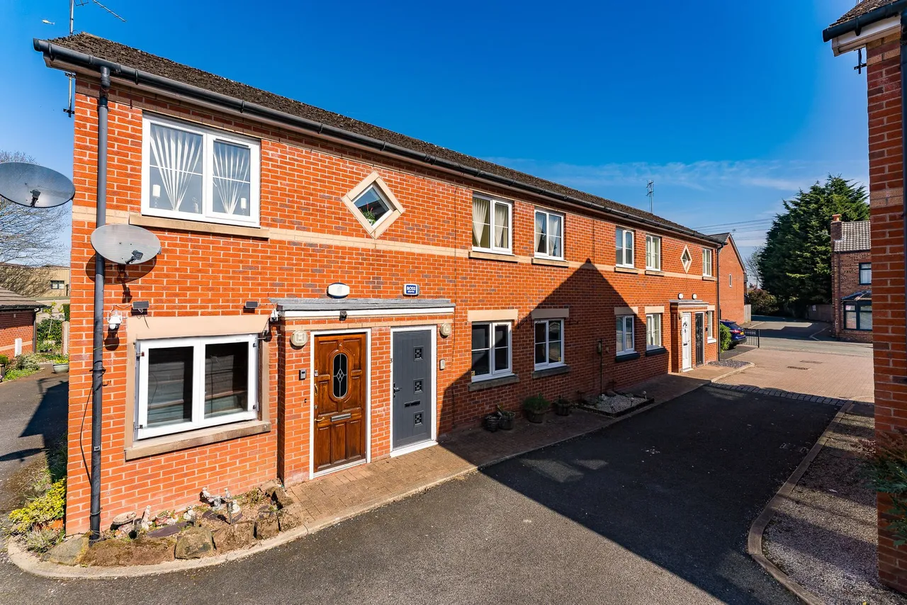 2 bed flat for sale — Farnworth Mews, Widnes, WA8 9LZ