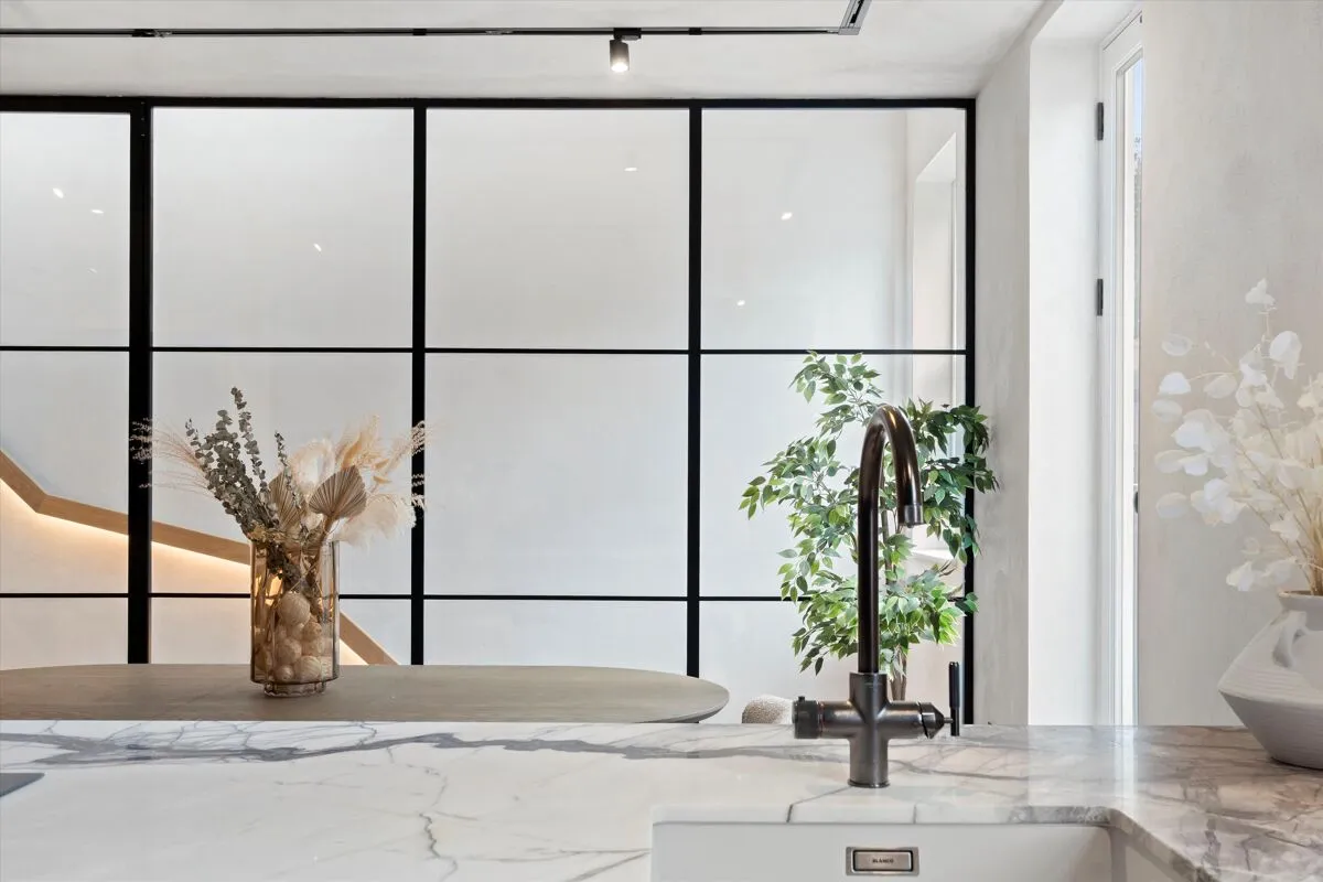 Russell Gardens Mews, London, W14, photo 13