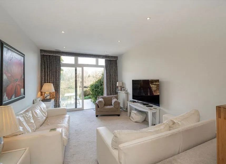 Mallard Place, Strawberry Hill, TW1, photo 2