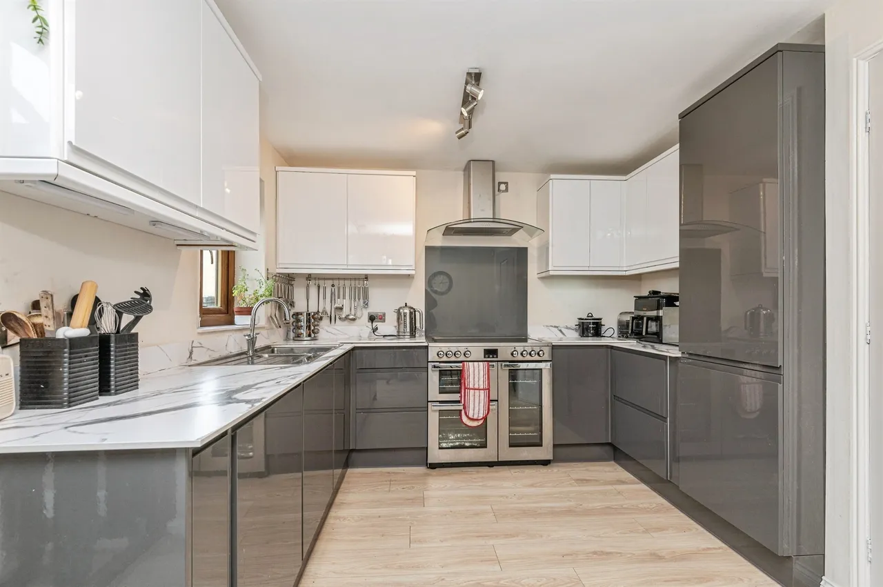 Flaxen Court, Bradford, photo 5