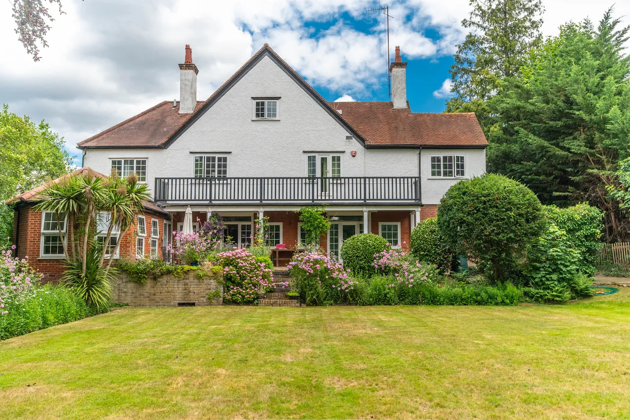 8 bed house for sale — 58 Paines Lane, Pinner
