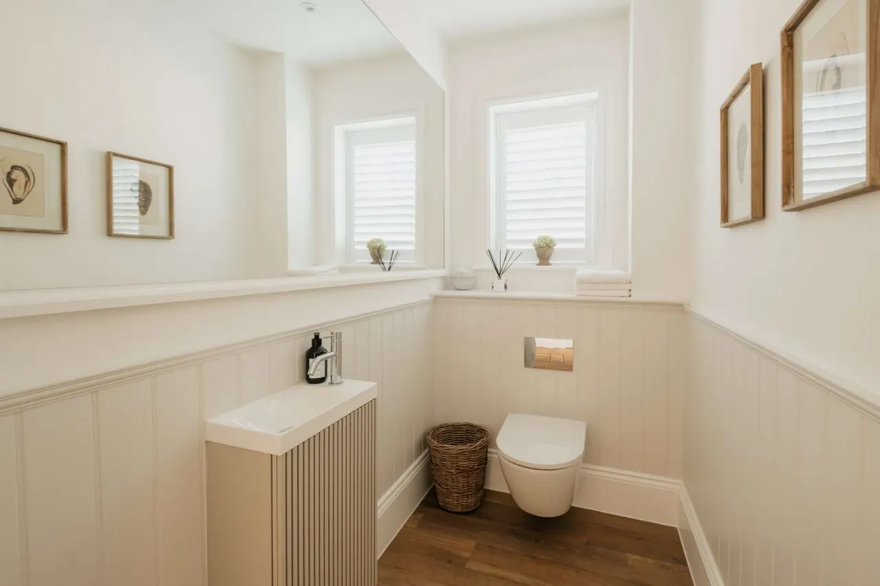 Charter Fields, Farnham Road, Odiham, Hook, RG29 1GL, photo 7