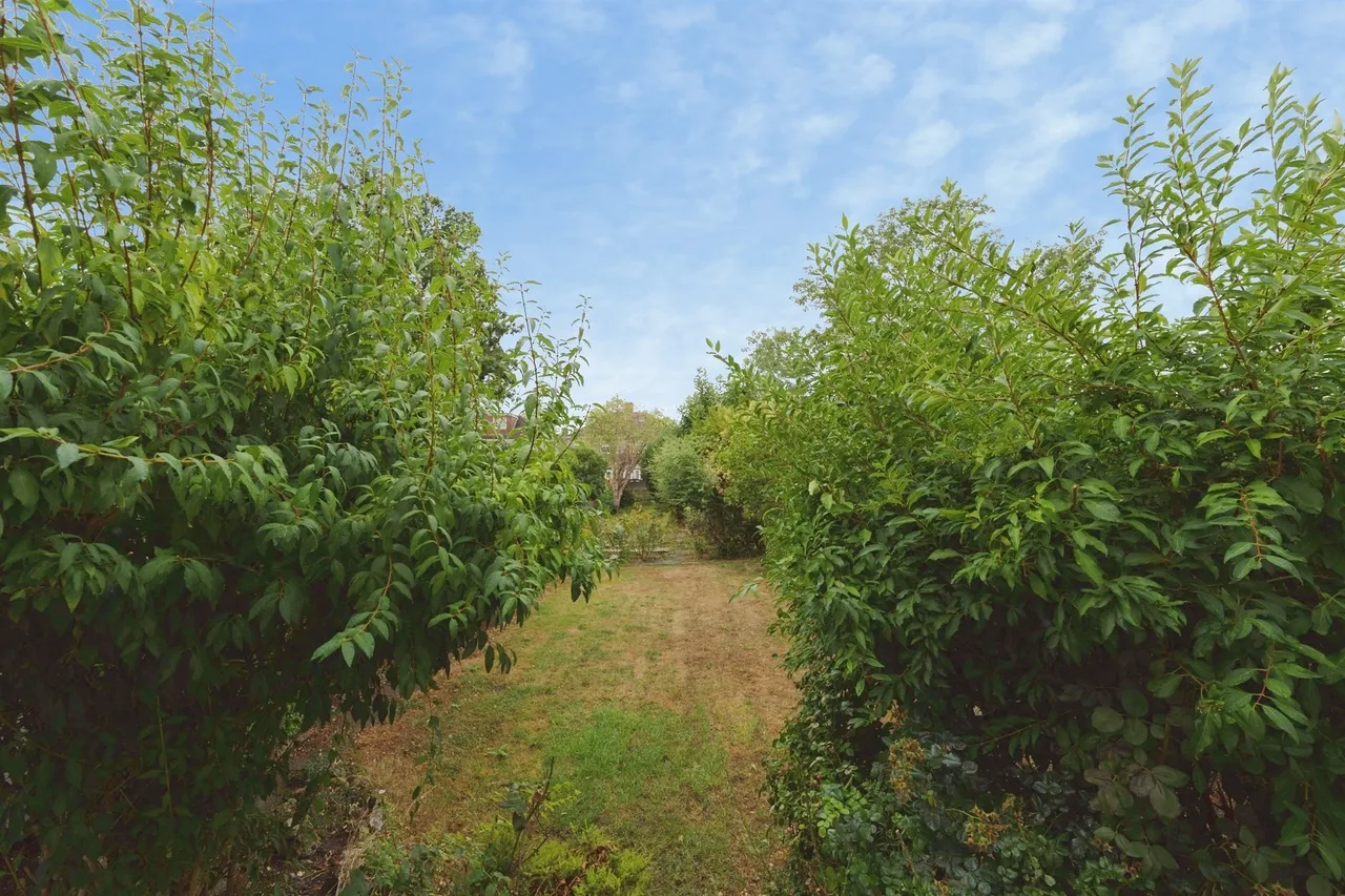 Kenton Lane, Harrow, photo 6
