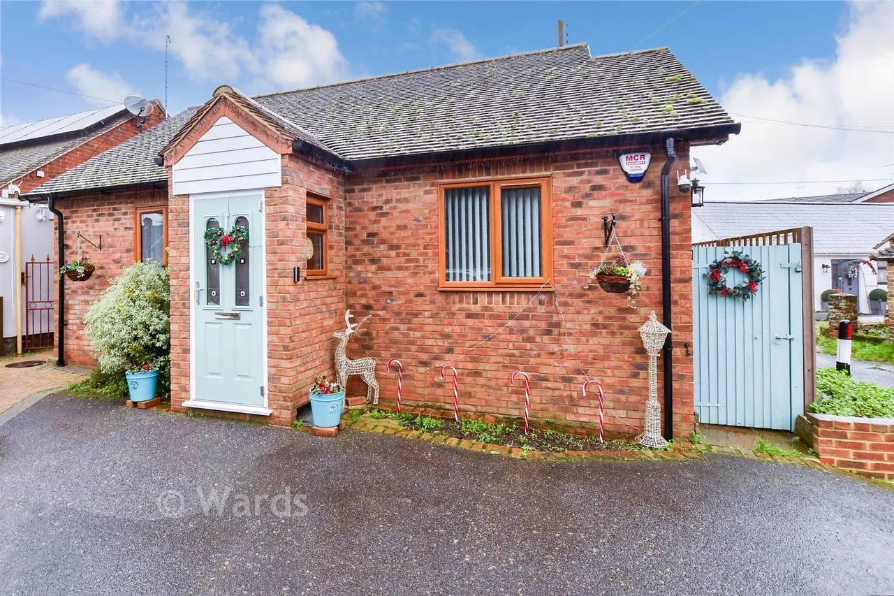2 bed house for sale, Green Lane, Langley, ME17