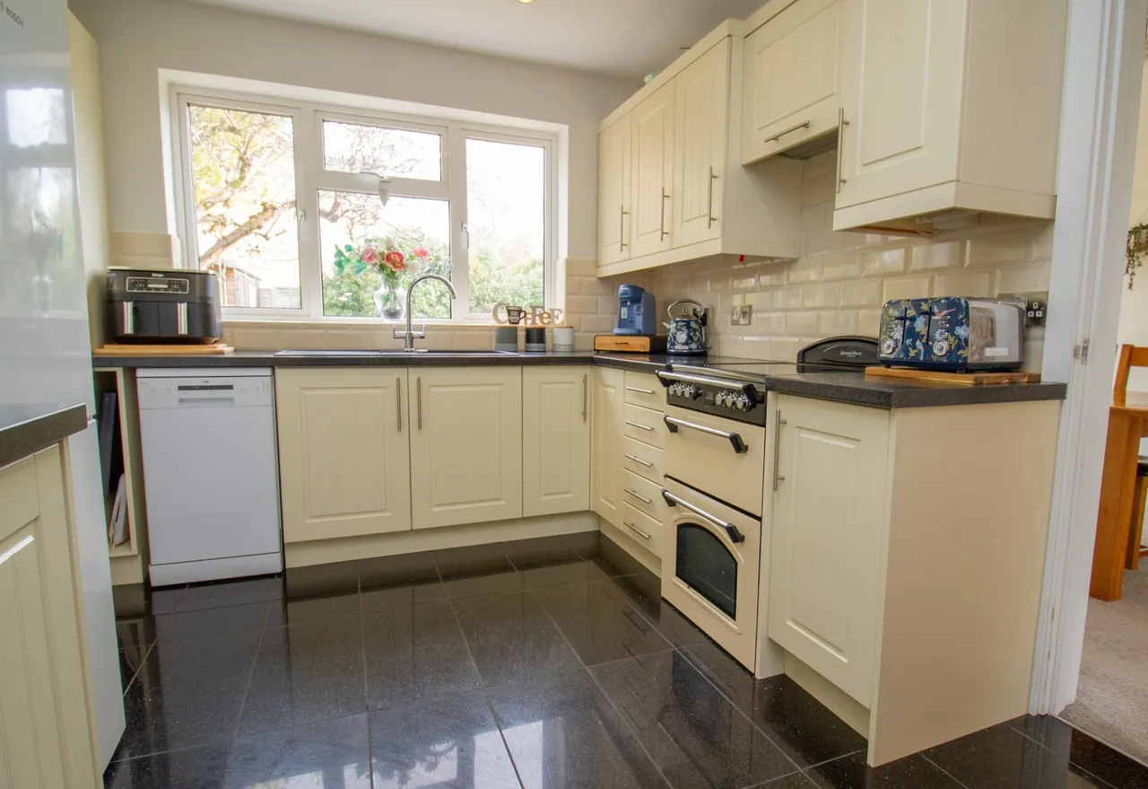 Rounton Road, Church Crookham, Fleet, GU52 6HA, photo 2
