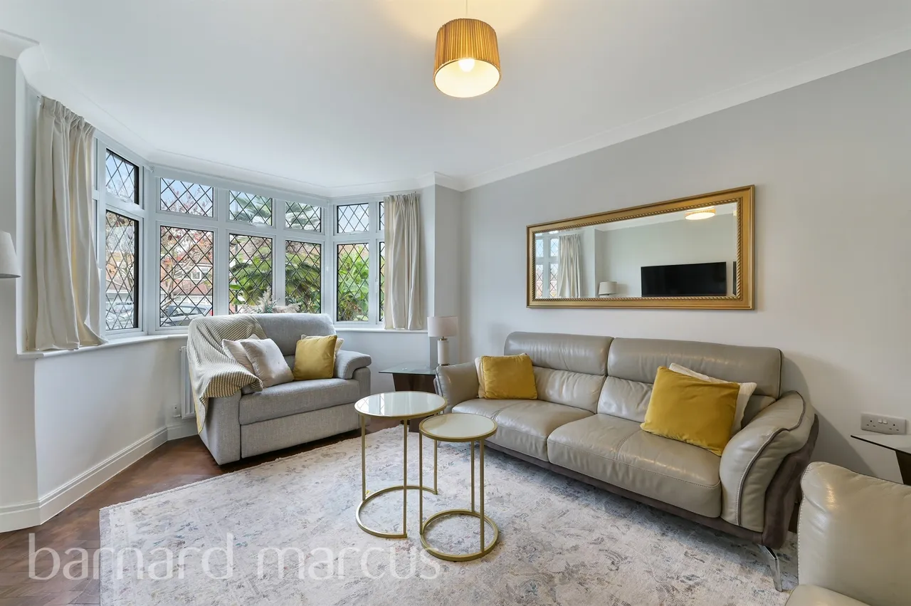 Queens Way, Feltham, TW13, photo 2