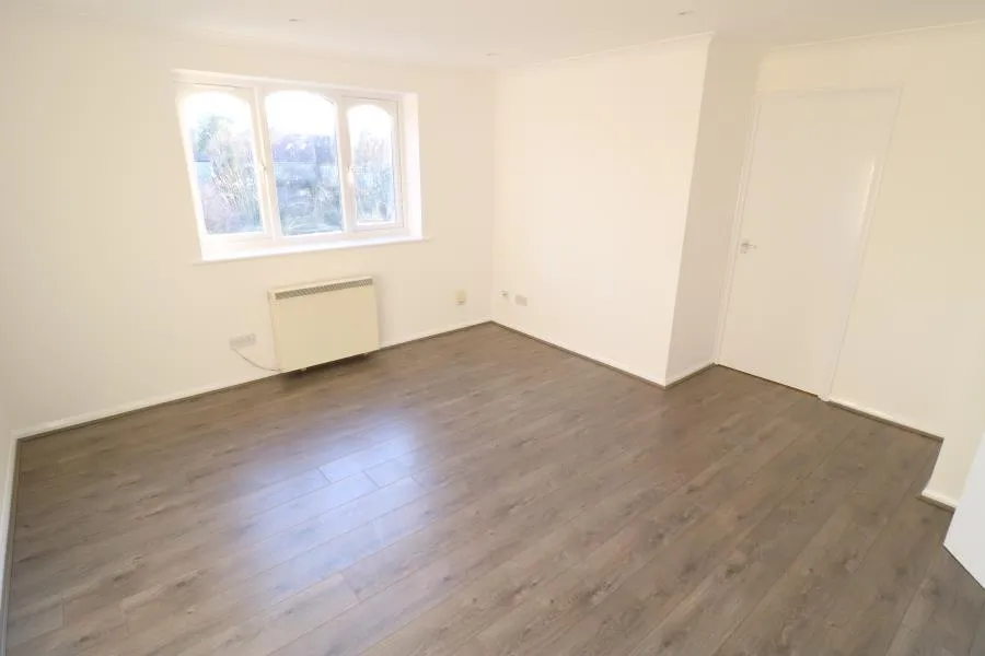 Cherry Blossom Close, Palmers Green, N13, photo 2