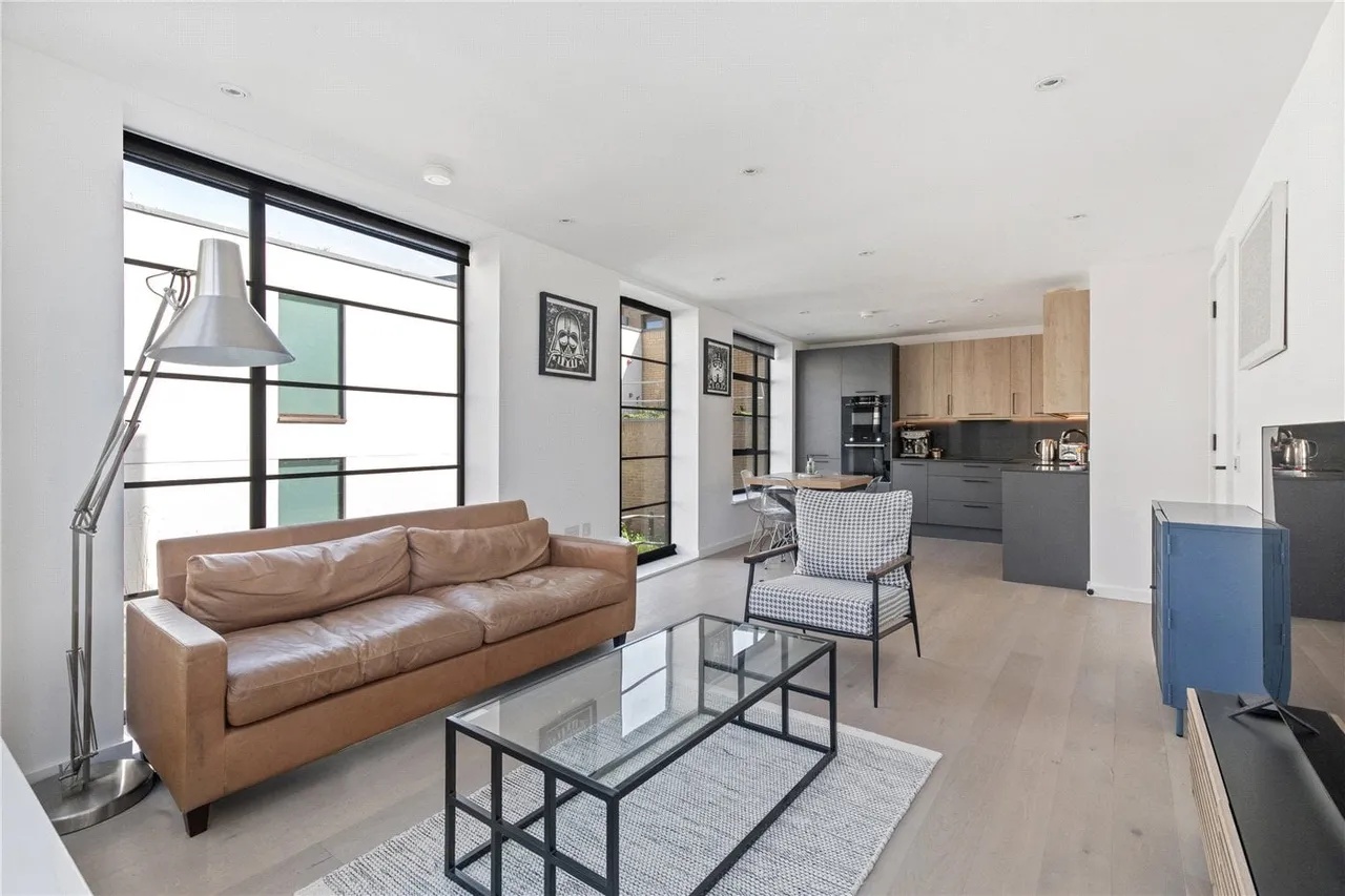 2 bed flat for sale — Osborn Street, London, E1