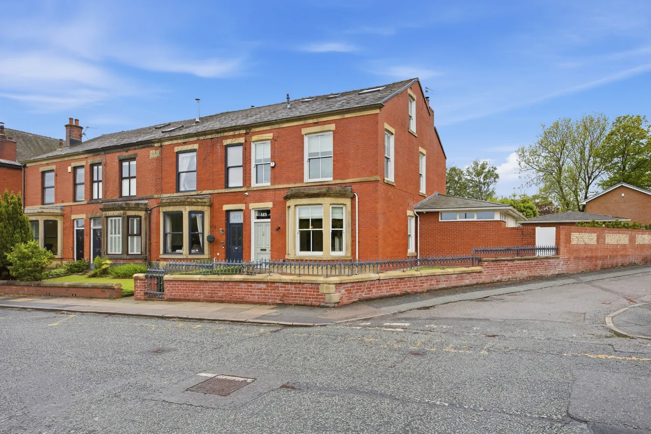 Holcombe Road, Greenmount, Bury, BL8 4HF, photo 47