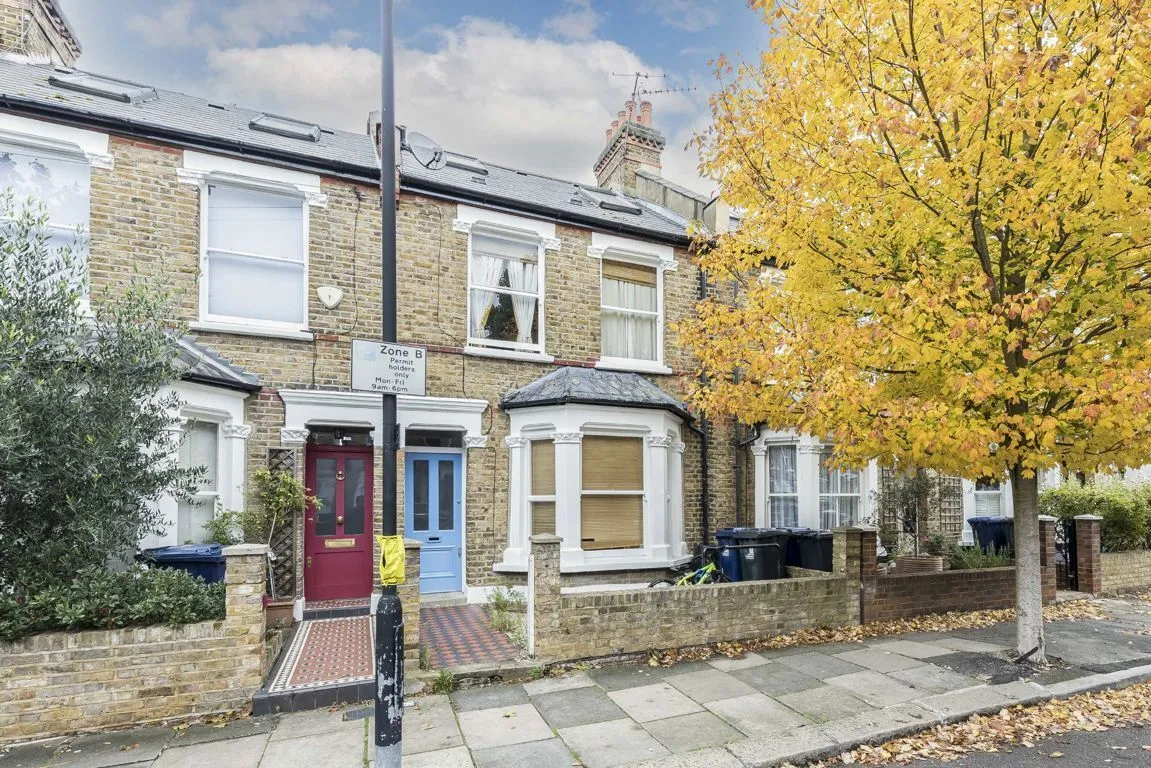 Chiswick High Road, W4, photo 10