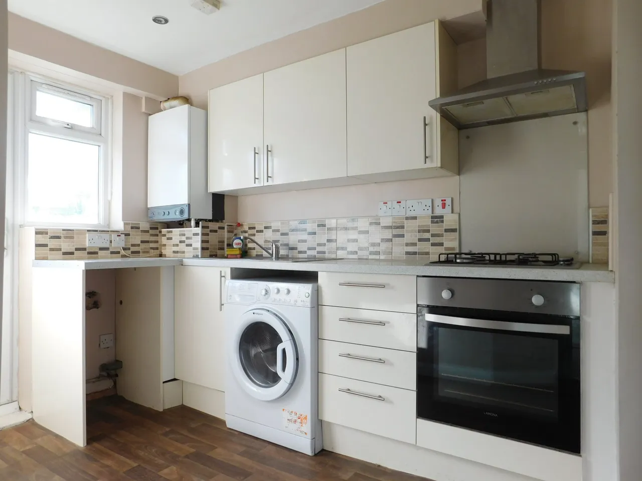 2 bed flat to rent — Uxbridge Road, Sheperds Bush, LONDON, W12 9EP