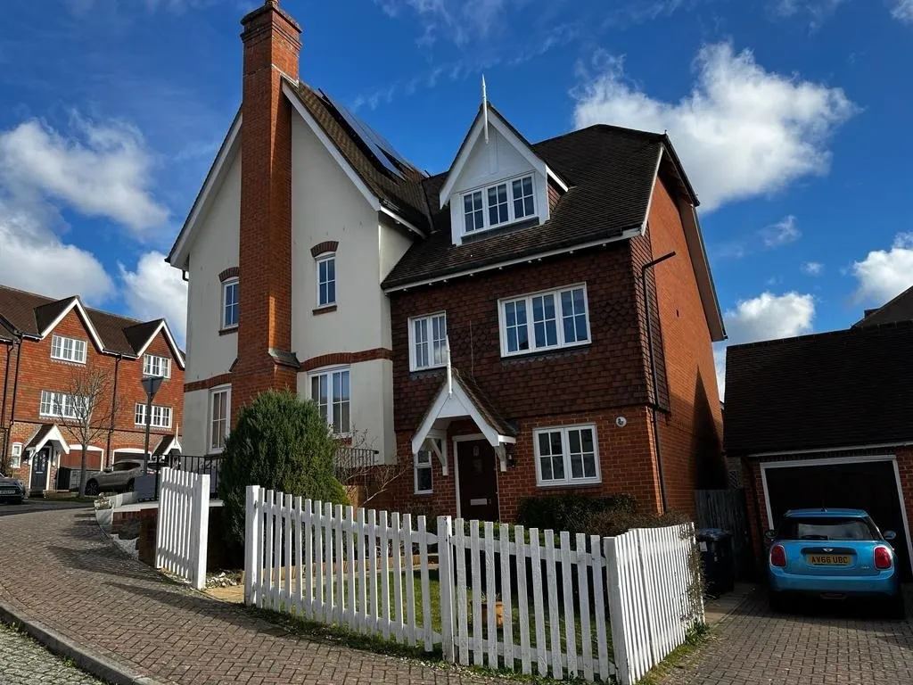 5 bed house for sale — Lower Village, Haywards Heath