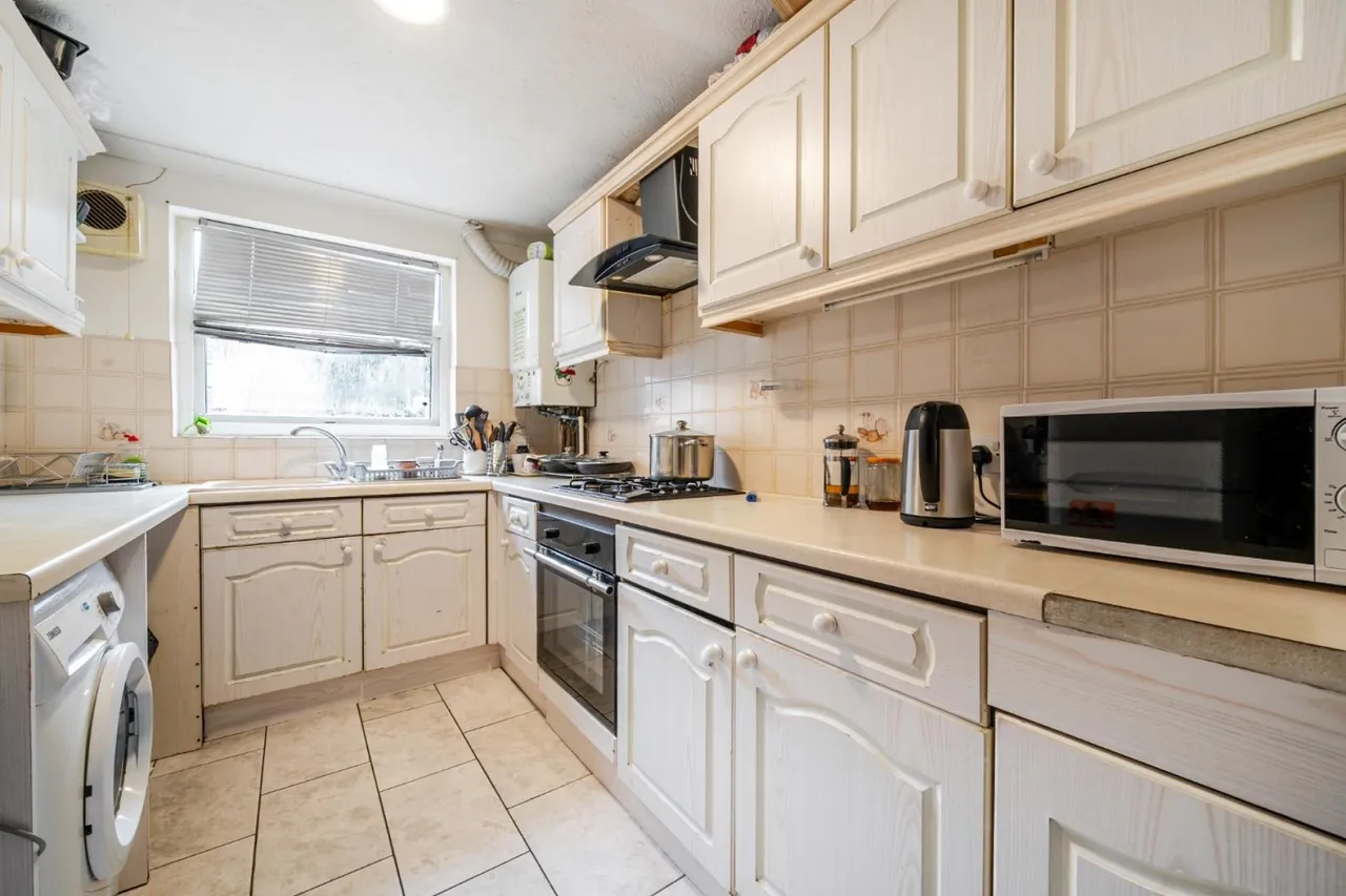 Whernside Close, London, photo 7