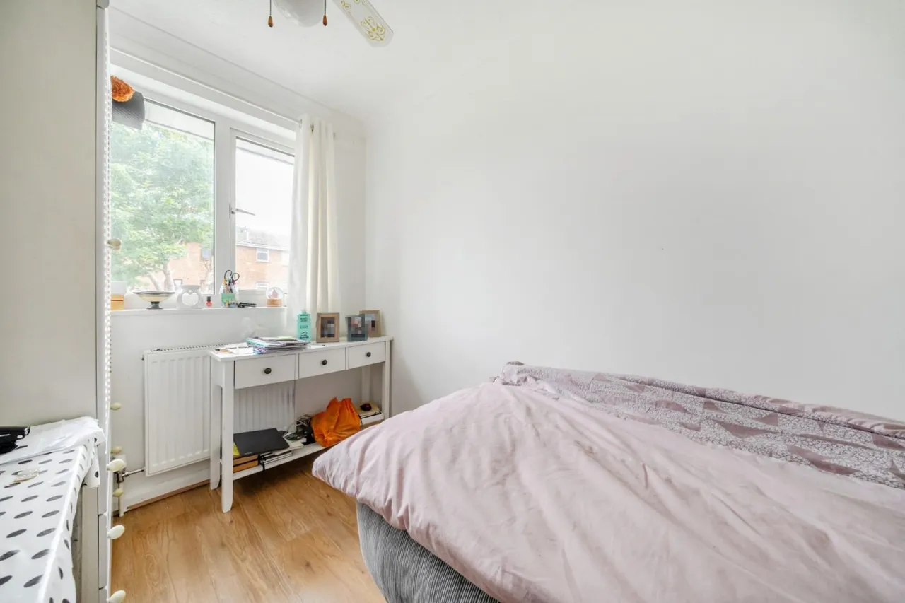 Whernside Close, London, photo 11