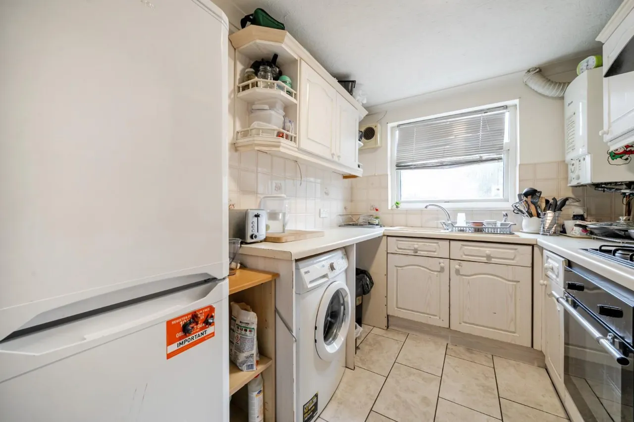 Whernside Close, London, photo 5